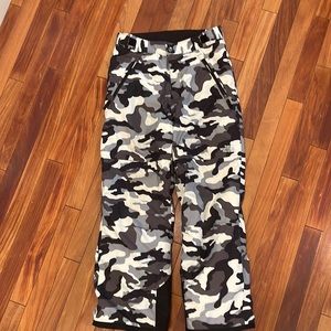 Children’s Large camo snow pants, black/gray/white size large 14, 16